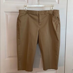 Gloria Vanderbilt Capri, tan with belt